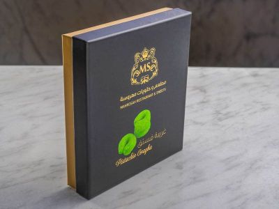 علبة غريبة بالفستق